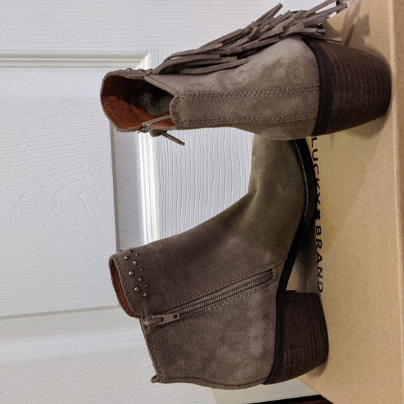Lucky Brand suede bootie size 6.5 NIB - Picture 4 of 4